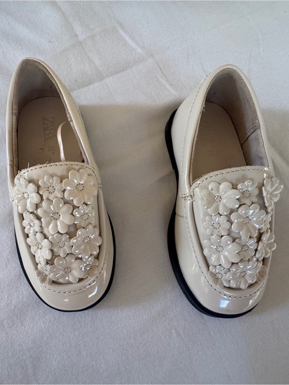 Zara Patent leather Floral loafer child size 6.5 Tan
